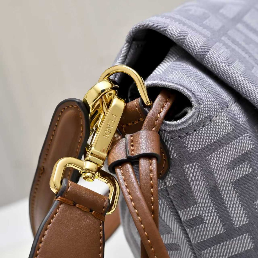 Fendi(フェンディ) ショルダー バッグ 26.5x8.5x18cm