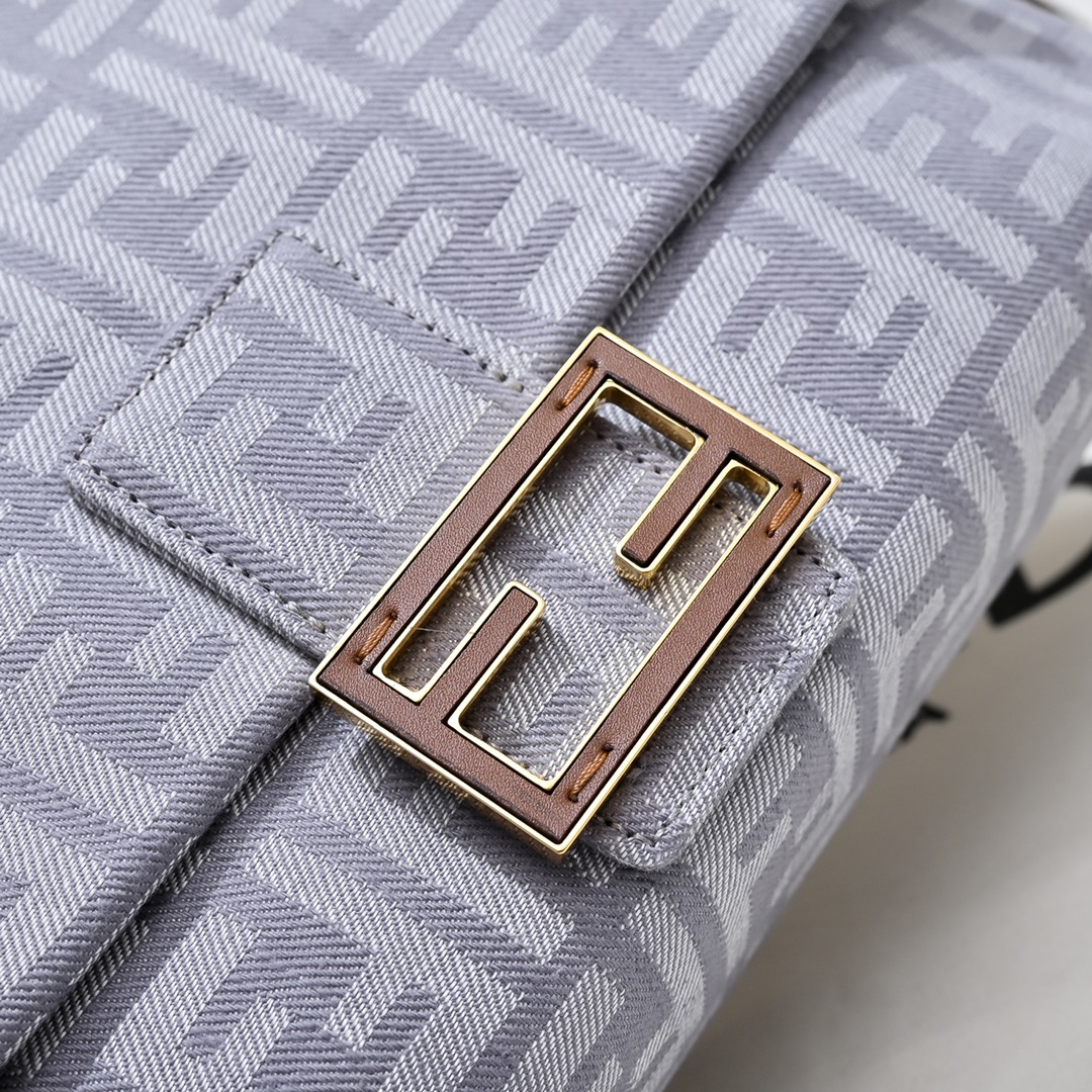 Fendi(フェンディ) ショルダー バッグ 26.5x8.5x18cm