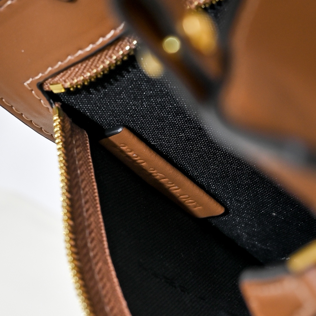Fendi(フェンディ) トート バッグ 23x19cm