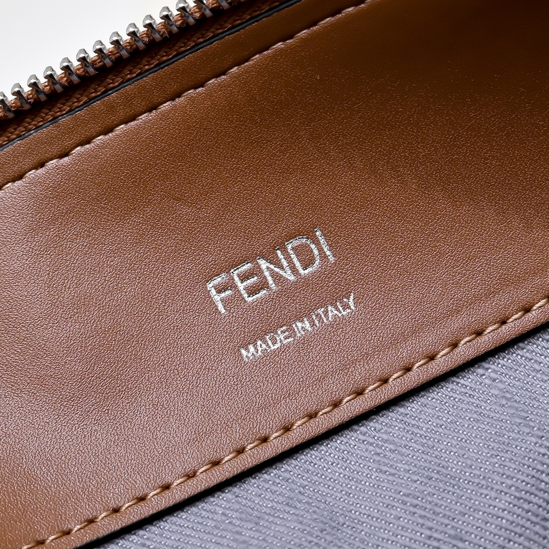 Fendi(フェンディ) ショルダー バッグ 26x18cm