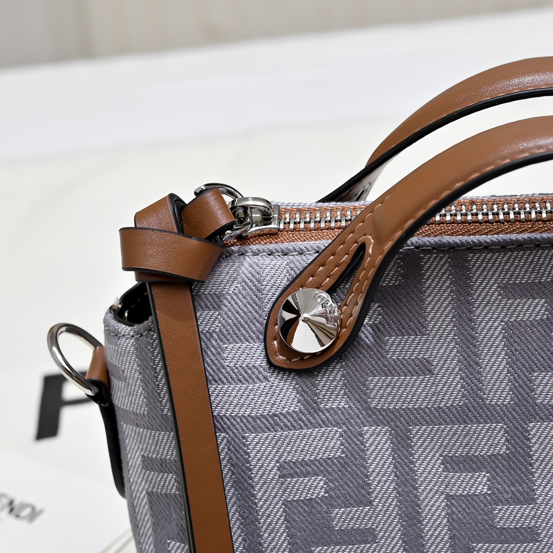 Fendi(フェンディ) ショルダー バッグ 20x13cm