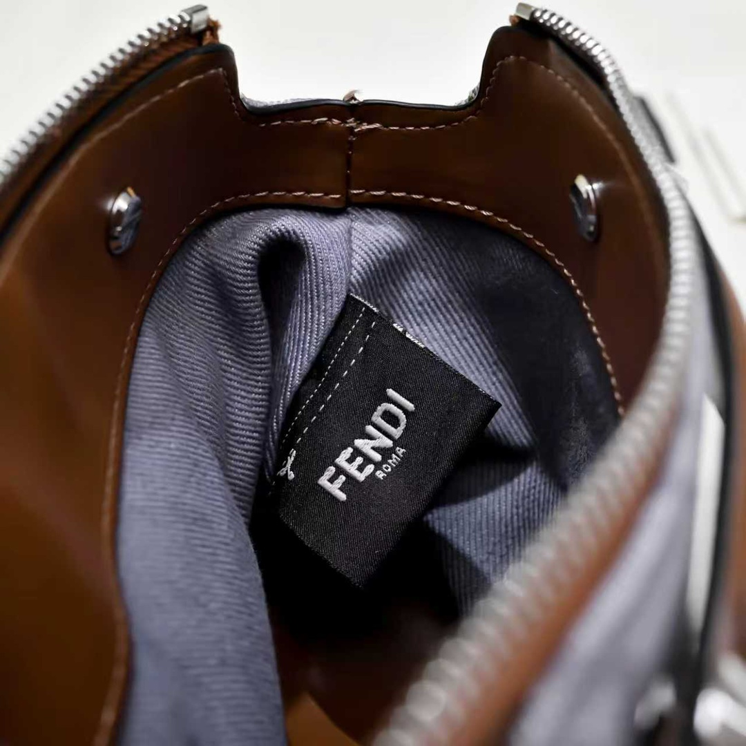 Fendi(フェンディ) ショルダー バッグ 20x13cm