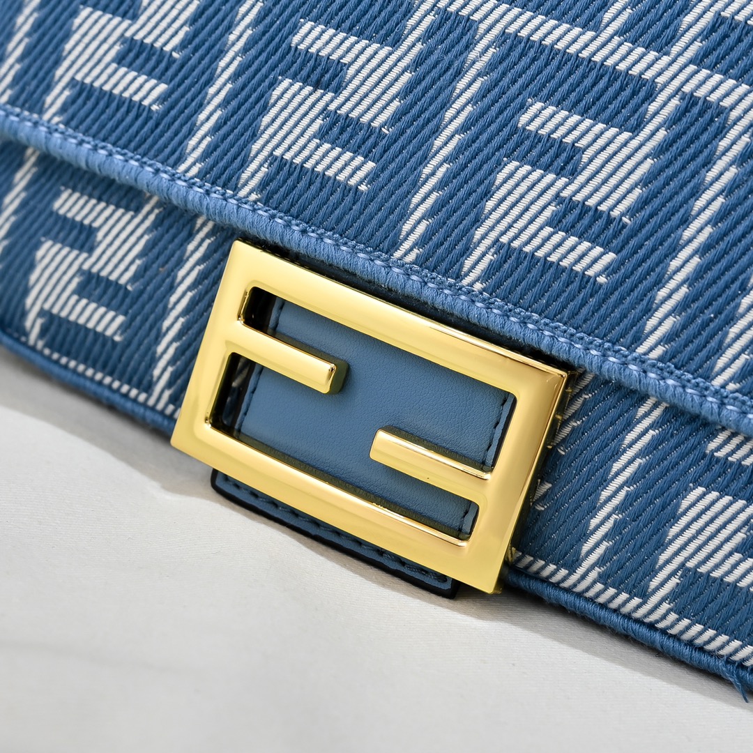 Fendi(フェンディ) 斜 めがけ バッグ 20x5x11cm