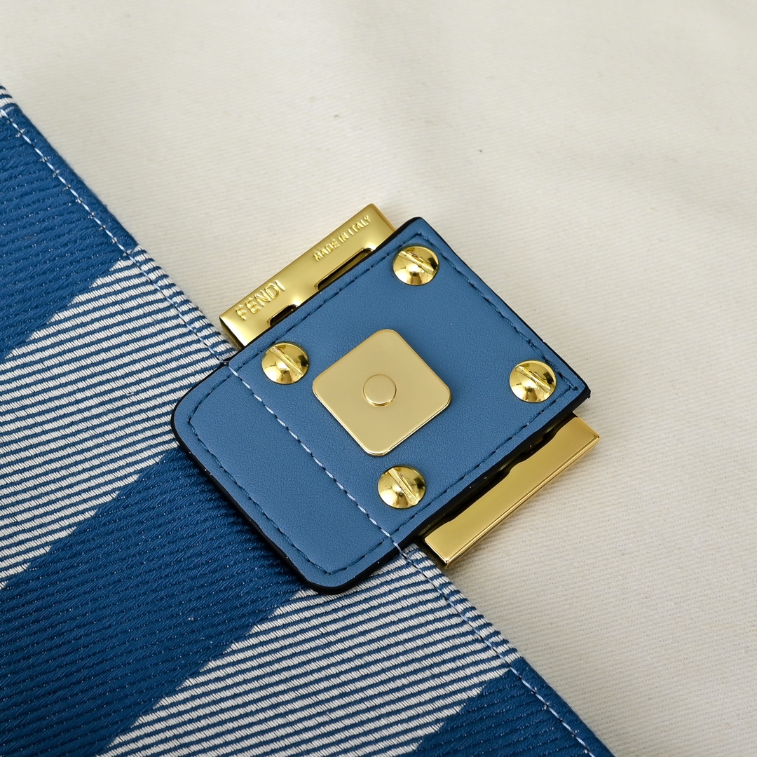 Fendi(フェンディ) 斜 めがけ バッグ 20x5x11cm