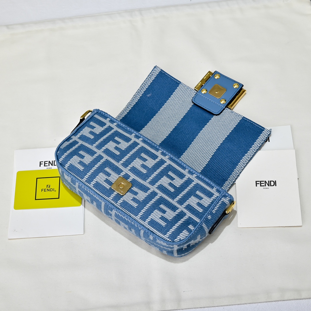 Fendi(フェンディ) 斜 めがけ バッグ 20x5x11cm