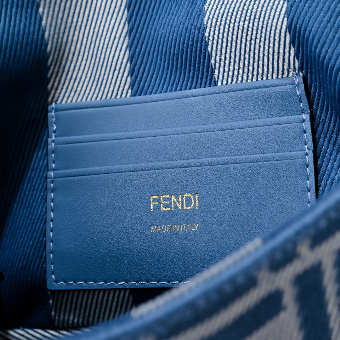 Fendi(フェンディ) 斜 めがけ バッグ 20x5x11cm