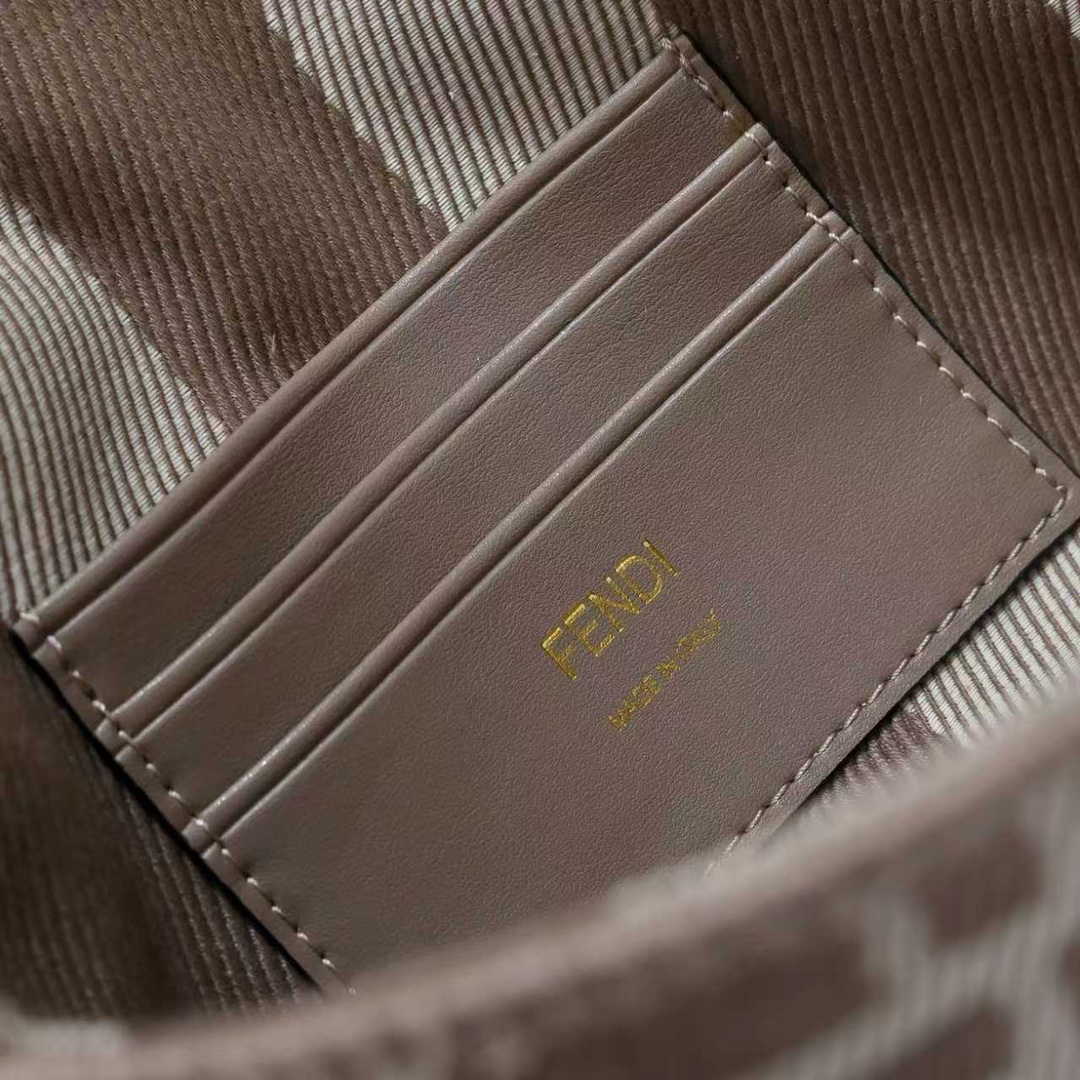 Fendi(フェンディ) 斜 めがけ バッグ 20x5x11cm