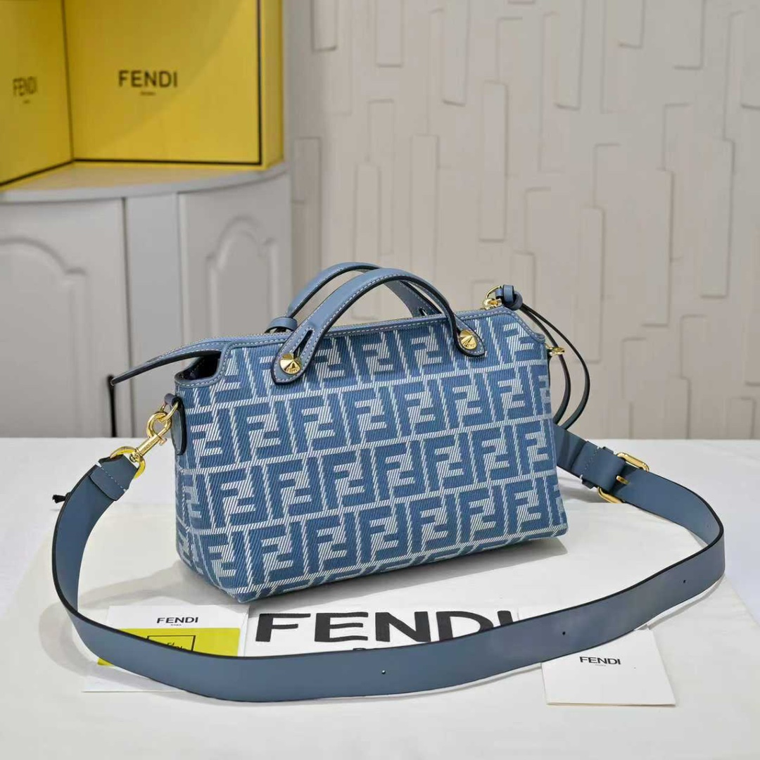 Fendi(フェンディ) 斜 めがけ バッグ 29x19x14cm
