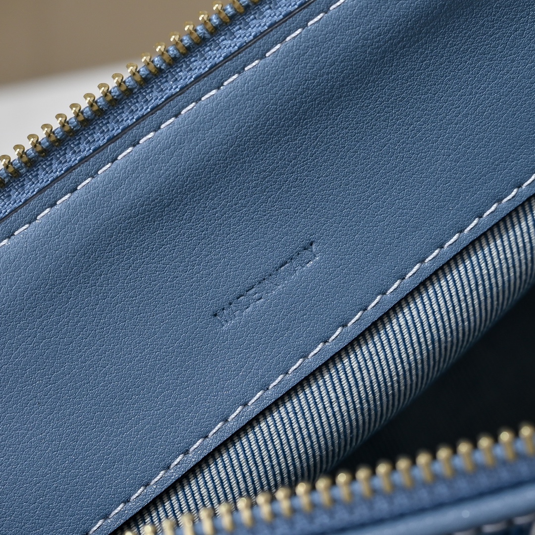 Fendi(フェンディ) 斜 めがけ バッグ 29x19x14cm