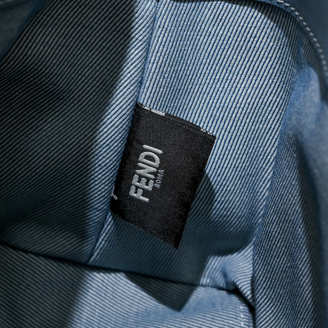 Fendi(フェンディ) 斜 めがけ バッグ 29x19x14cm
