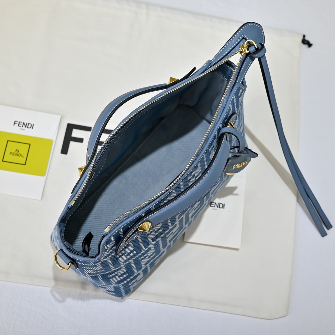 Fendi(フェンディ) 斜 めがけ バッグ 29x19x14cm