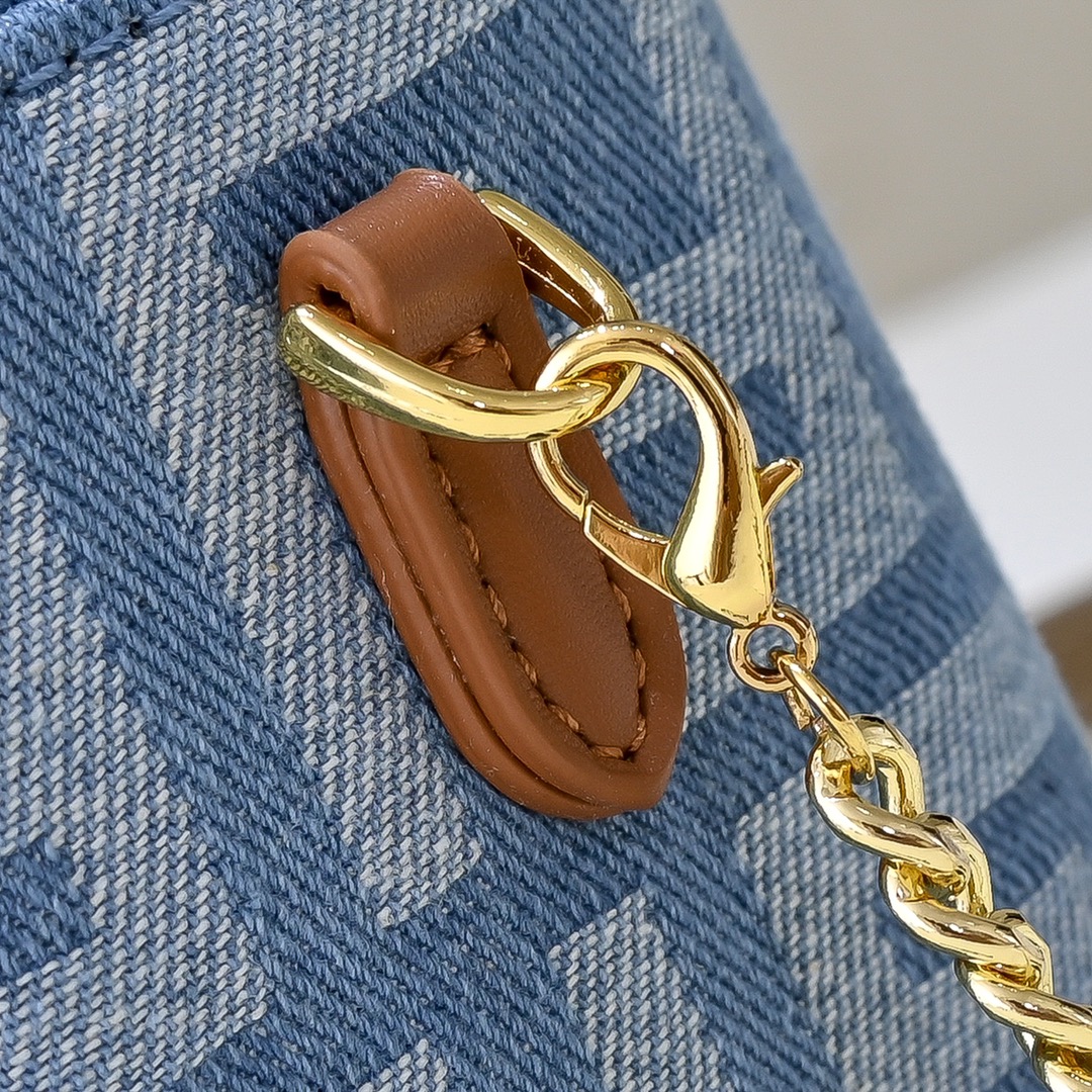 Fendi(フェンディ) 斜 めがけ バッグ 16x8x11cm