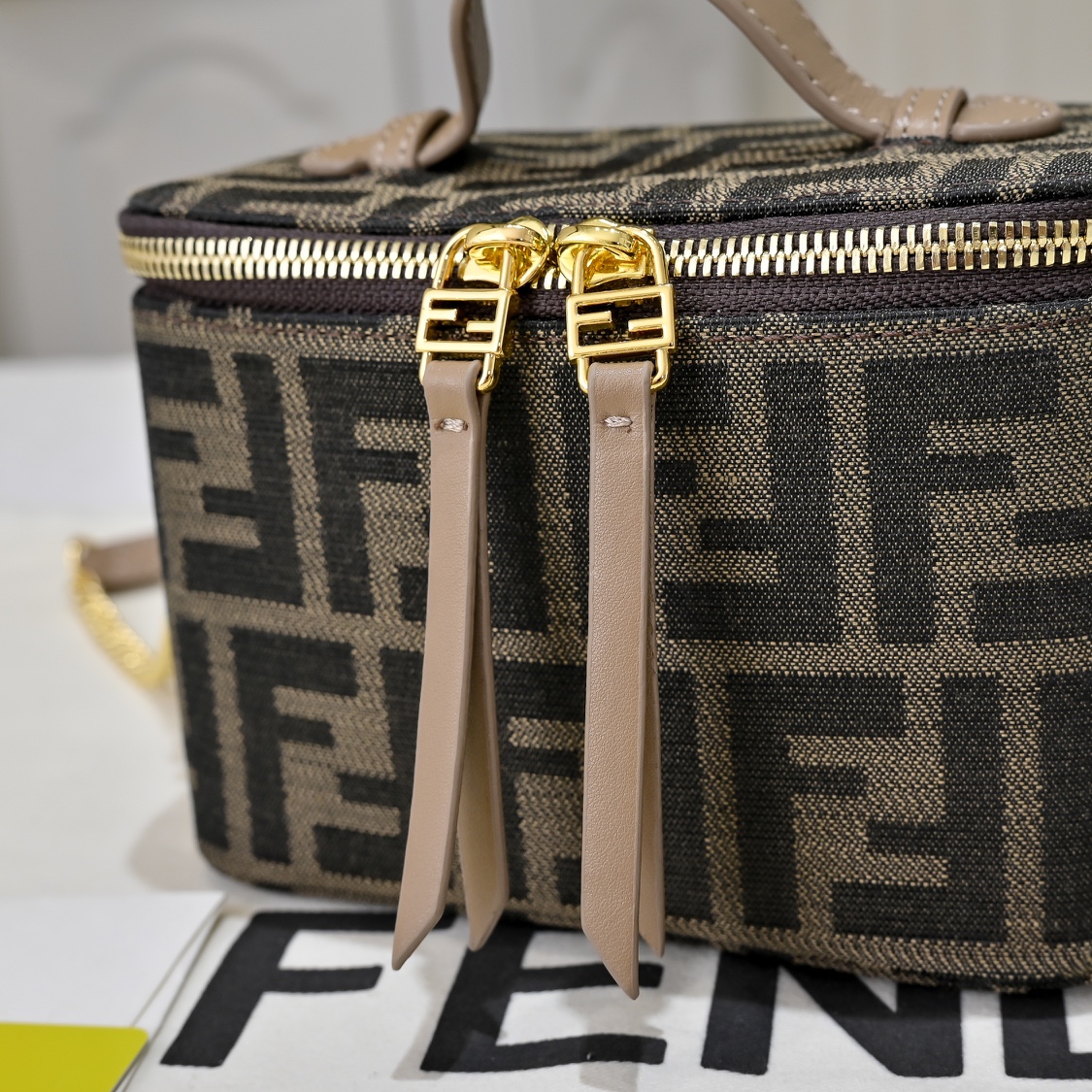 Fendi(フェンディ) 斜 めがけ バッグ 16x8x11cm