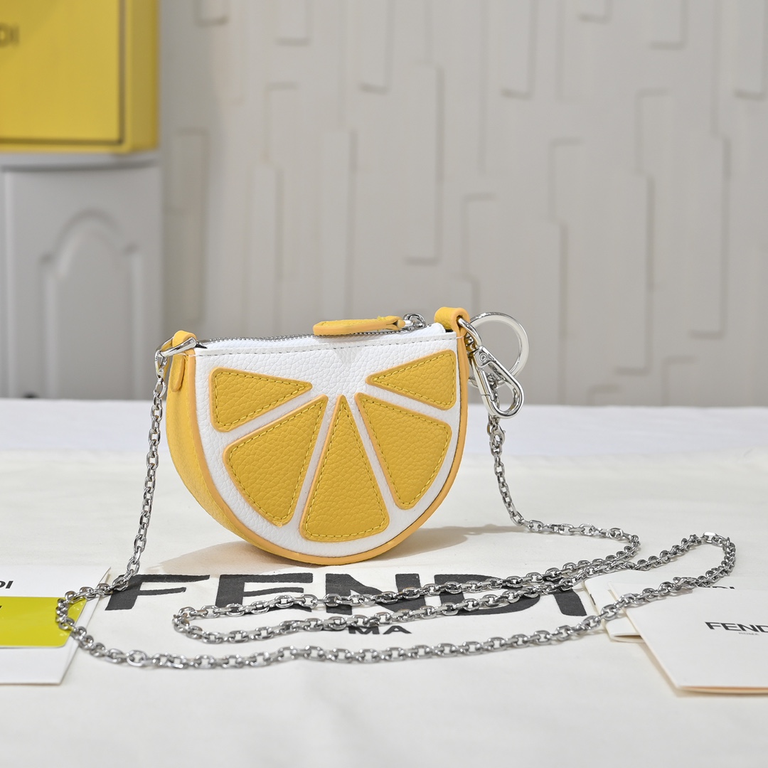 Fendi(フェンディ) 斜 めがけ バッグ 13x8.5cm