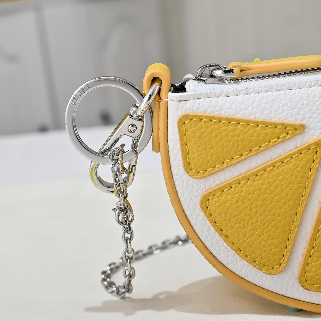 Fendi(フェンディ) 斜 めがけ バッグ 13x8.5cm