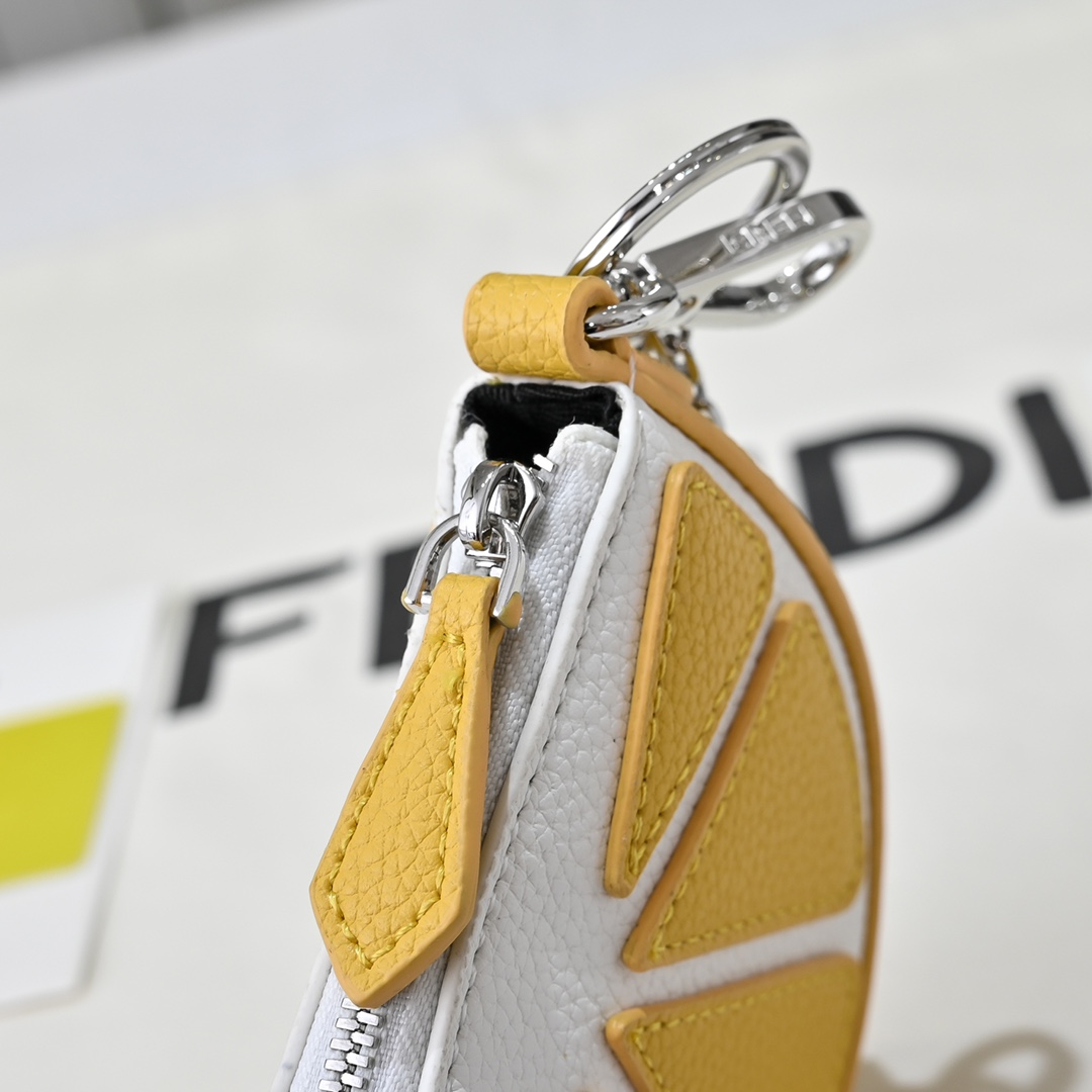 Fendi(フェンディ) 斜 めがけ バッグ 13x8.5cm