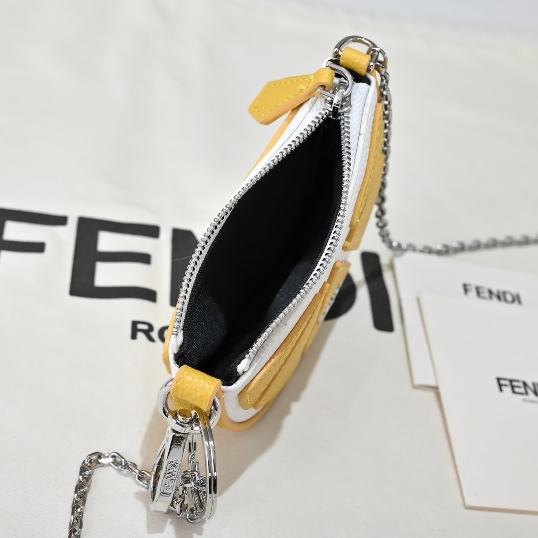 Fendi(フェンディ) 斜 めがけ バッグ 13x8.5cm