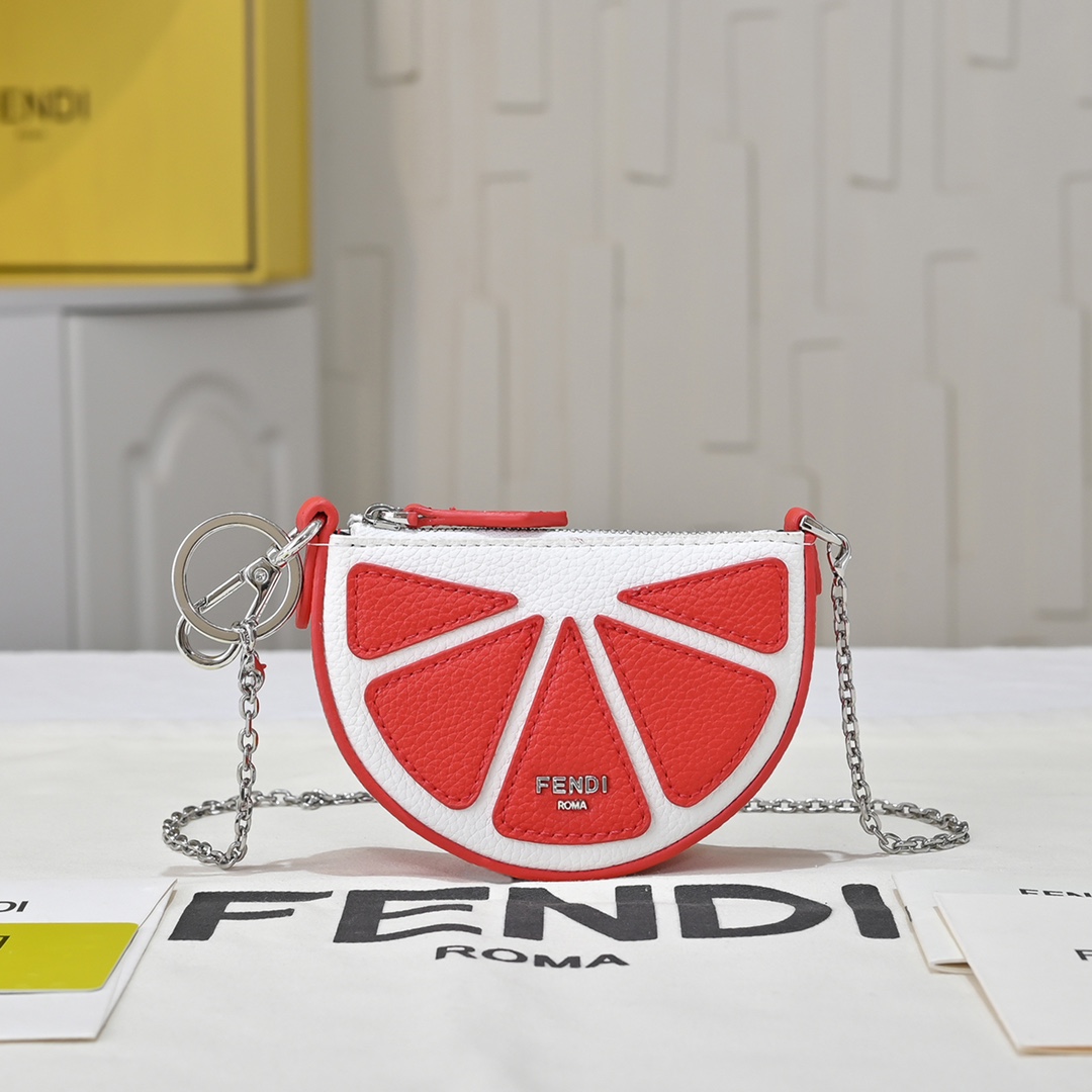 Fendi(フェンディ) 斜 めがけ バッグ 13x8.5cm
