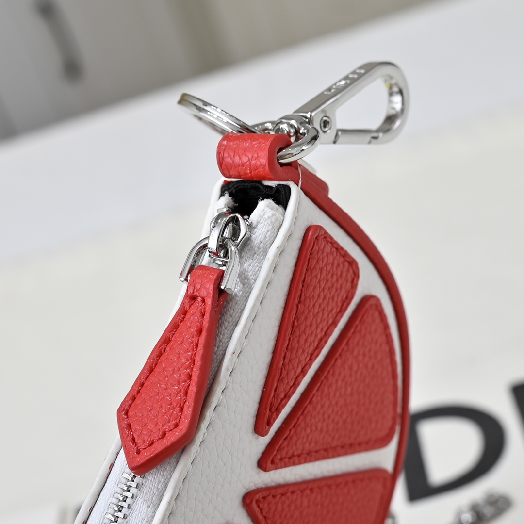 Fendi(フェンディ) 斜 めがけ バッグ 13x8.5cm
