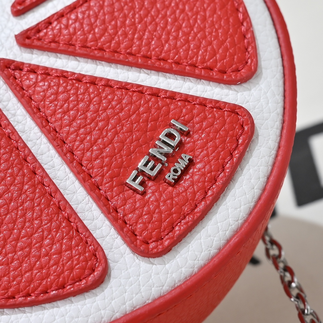 Fendi(フェンディ) 斜 めがけ バッグ 13x8.5cm
