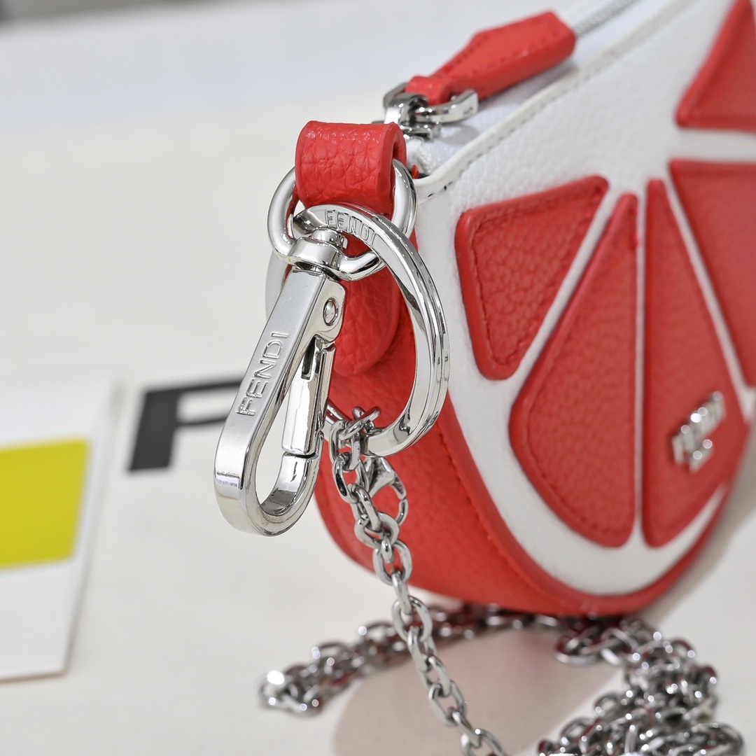 Fendi(フェンディ) 斜 めがけ バッグ 13x8.5cm
