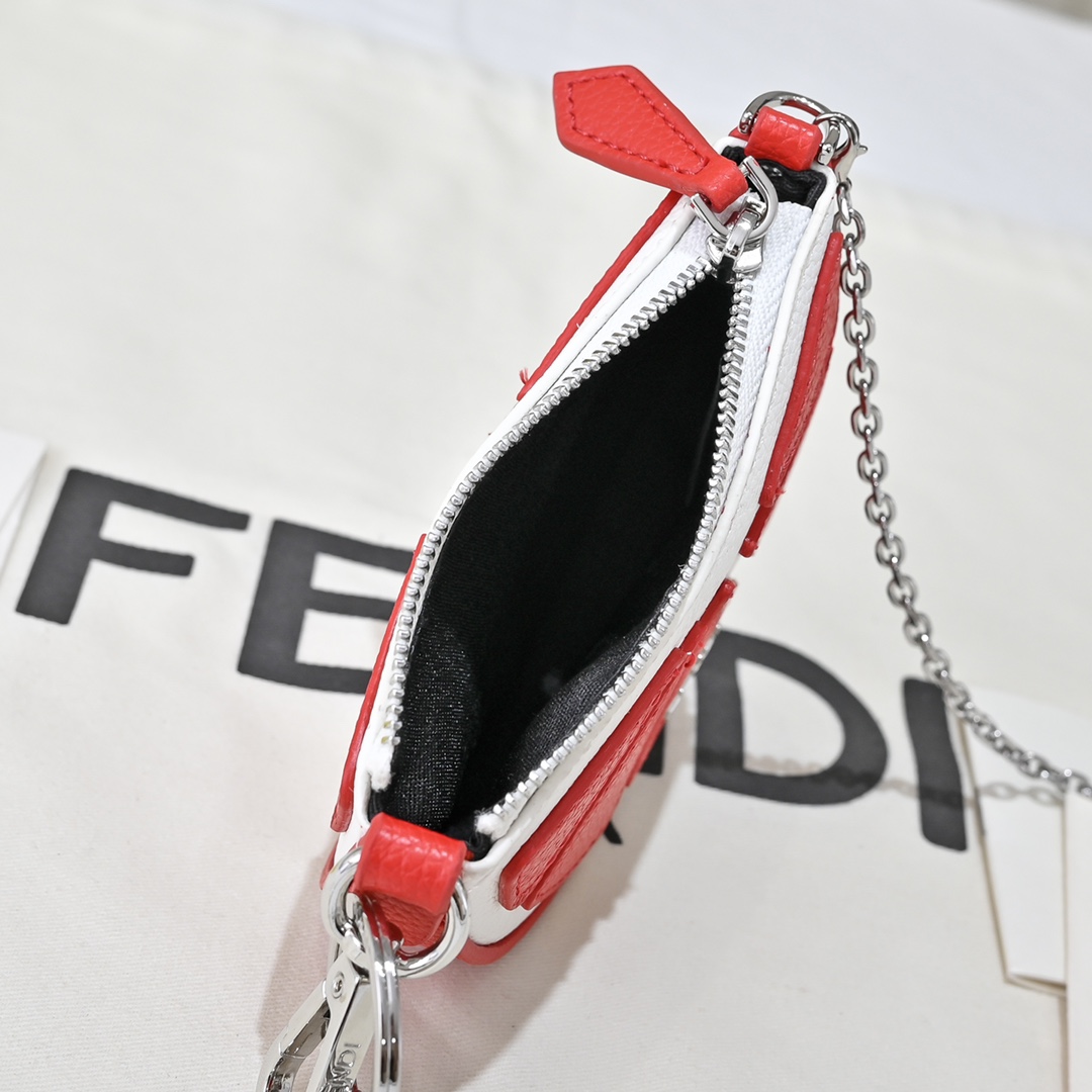 Fendi(フェンディ) 斜 めがけ バッグ 13x8.5cm