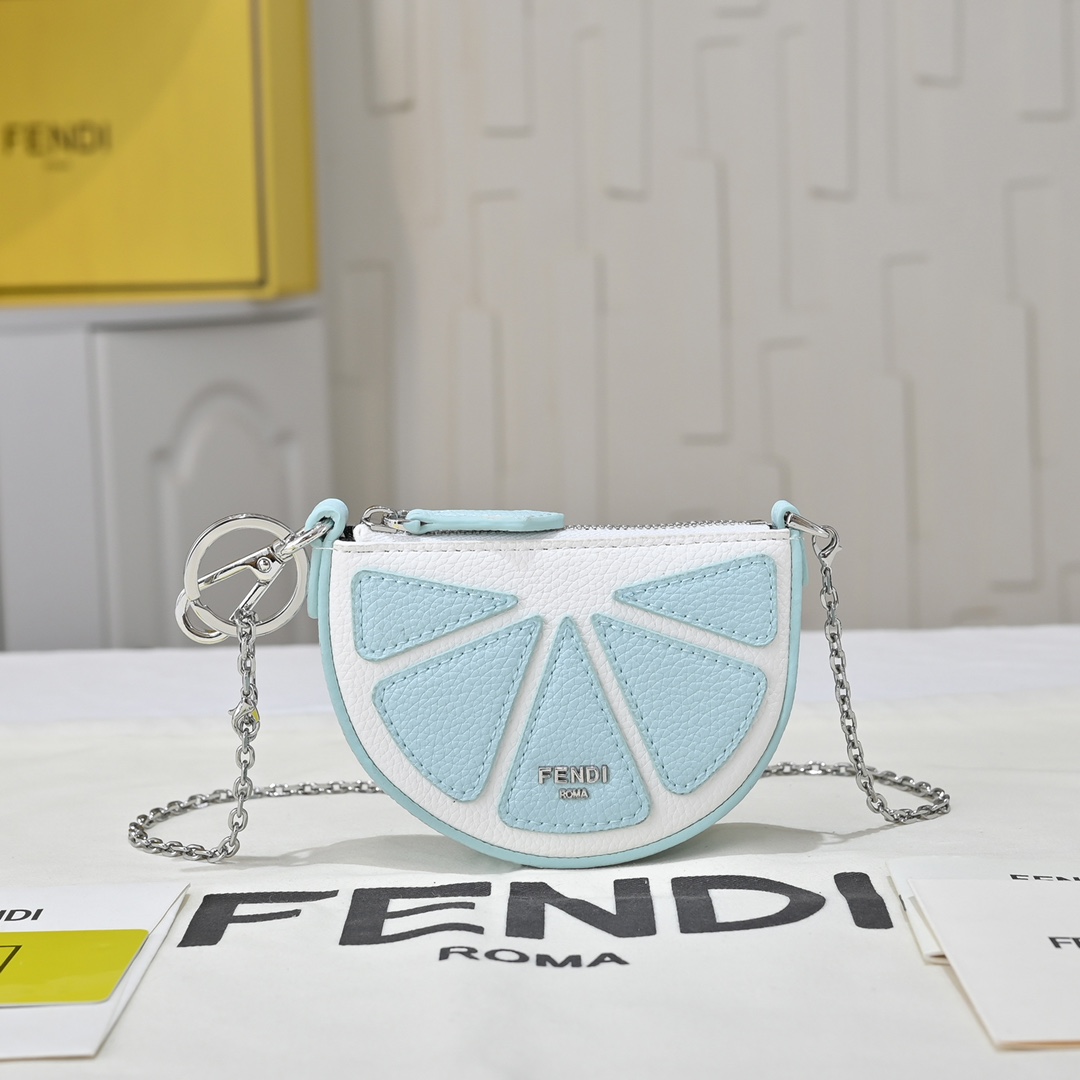 Fendi(フェンディ) 斜 めがけ バッグ 13x8.5cm