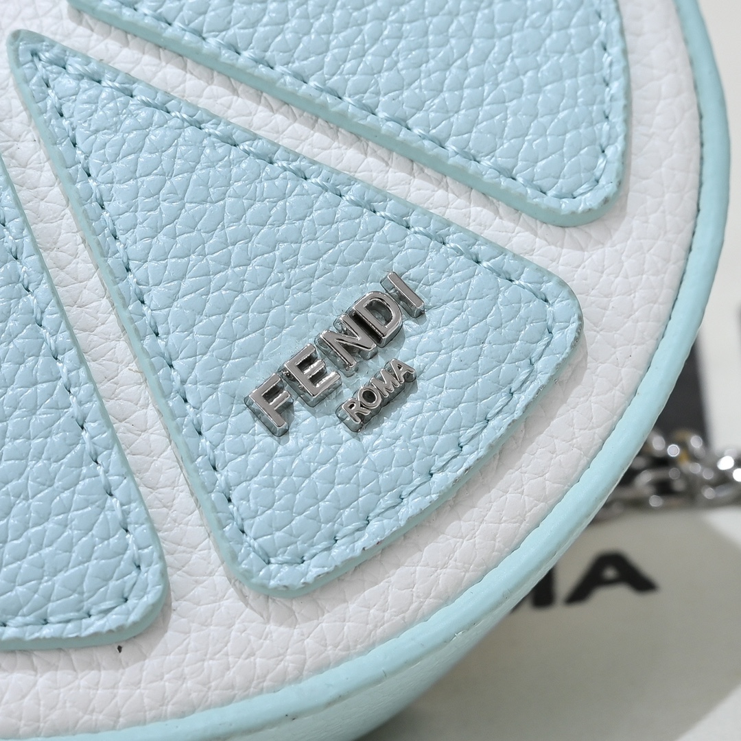 Fendi(フェンディ) 斜 めがけ バッグ 13x8.5cm