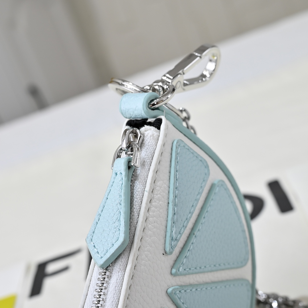 Fendi(フェンディ) 斜 めがけ バッグ 13x8.5cm