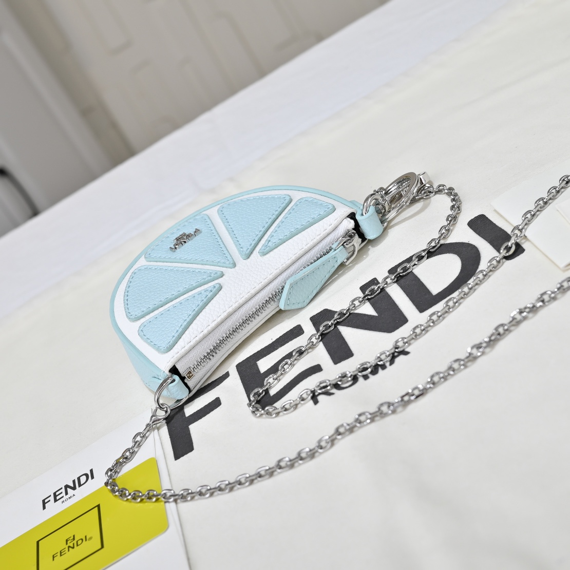 Fendi(フェンディ) 斜 めがけ バッグ 13x8.5cm