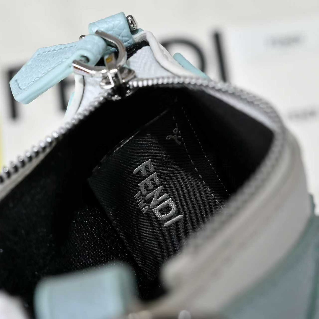 Fendi(フェンディ) 斜 めがけ バッグ 13x8.5cm