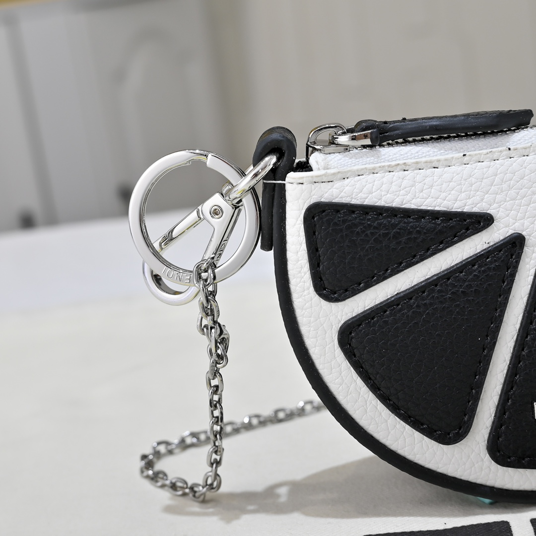 Fendi(フェンディ) 斜 めがけ バッグ 13x8.5cm