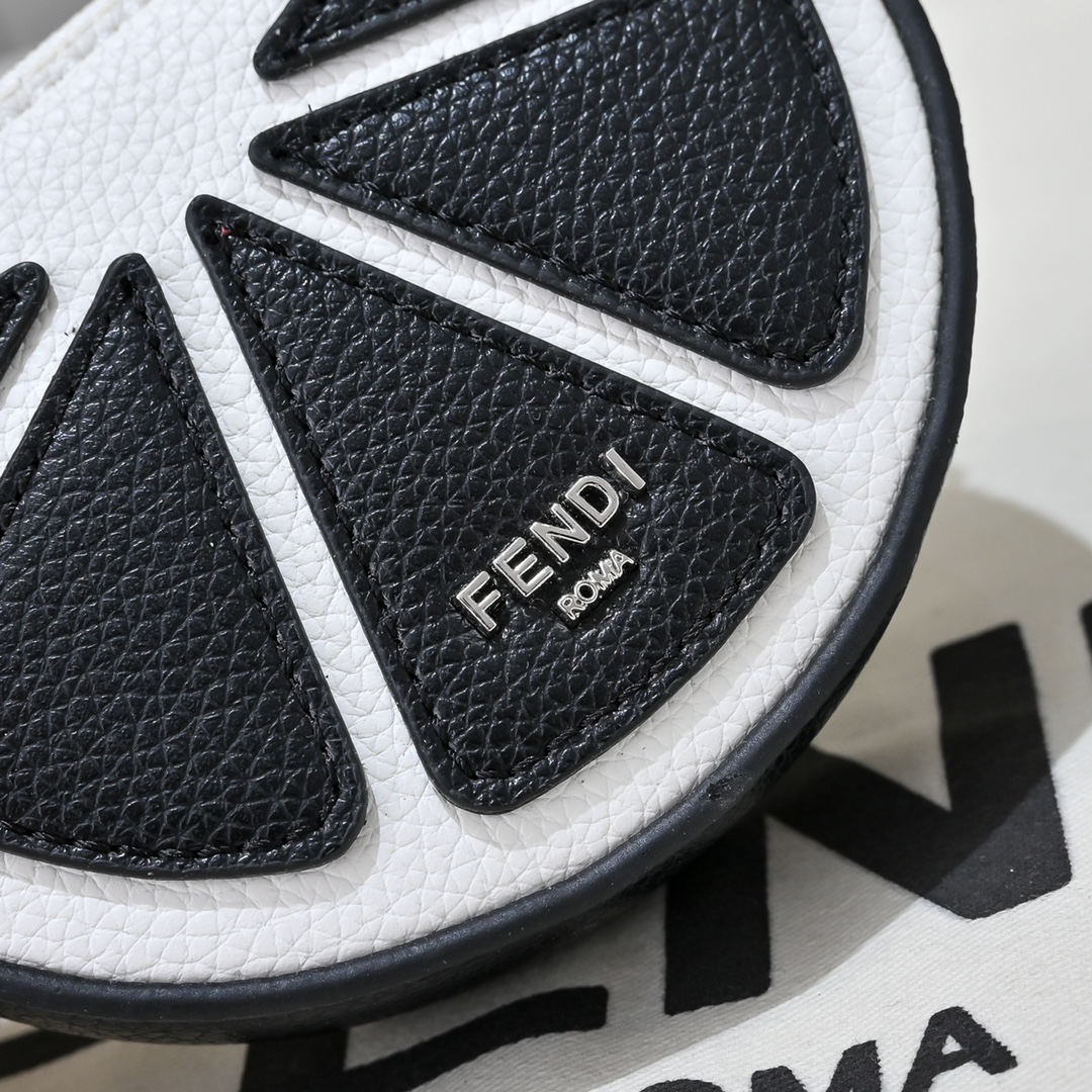 Fendi(フェンディ) 斜 めがけ バッグ 13x8.5cm