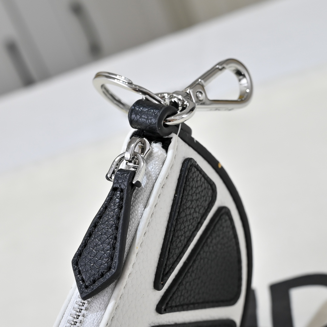 Fendi(フェンディ) 斜 めがけ バッグ 13x8.5cm