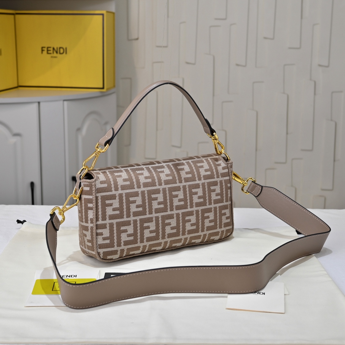 Fendi(フェンディ) トート バッグ 27x6x15cm