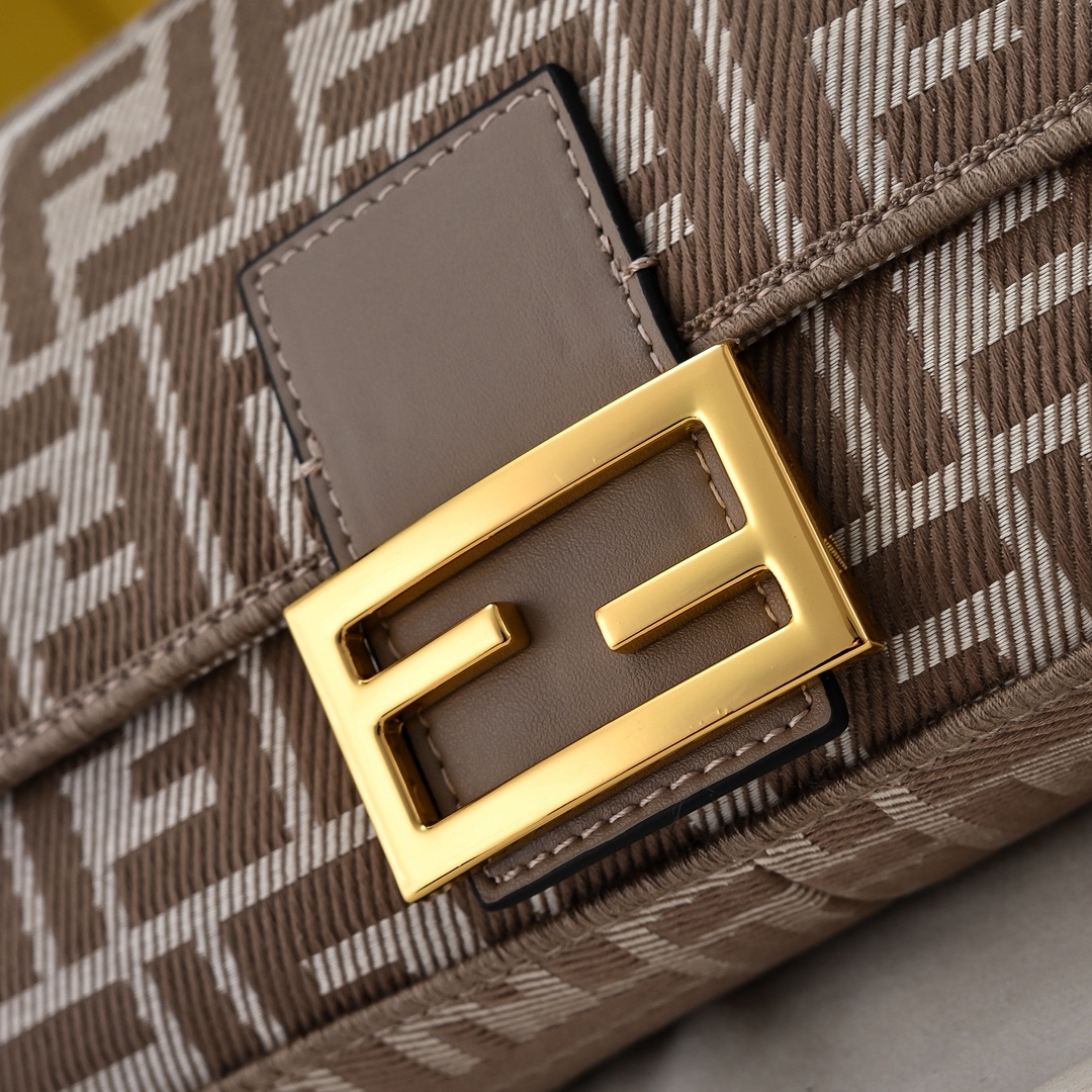 Fendi(フェンディ) トート バッグ 27x6x15cm