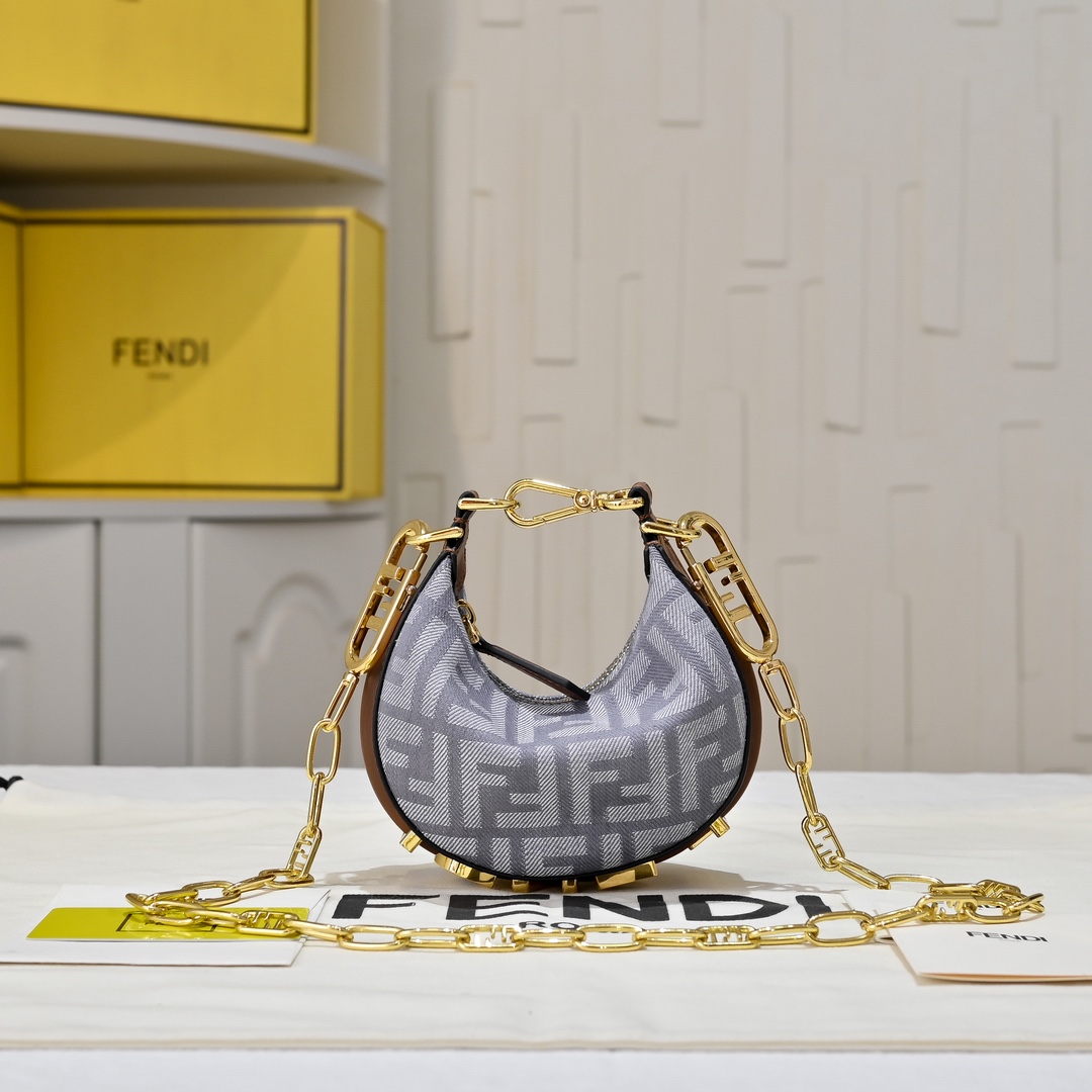Fendi(フェンディ) 肩掛け バッグ 16x14x5cm
