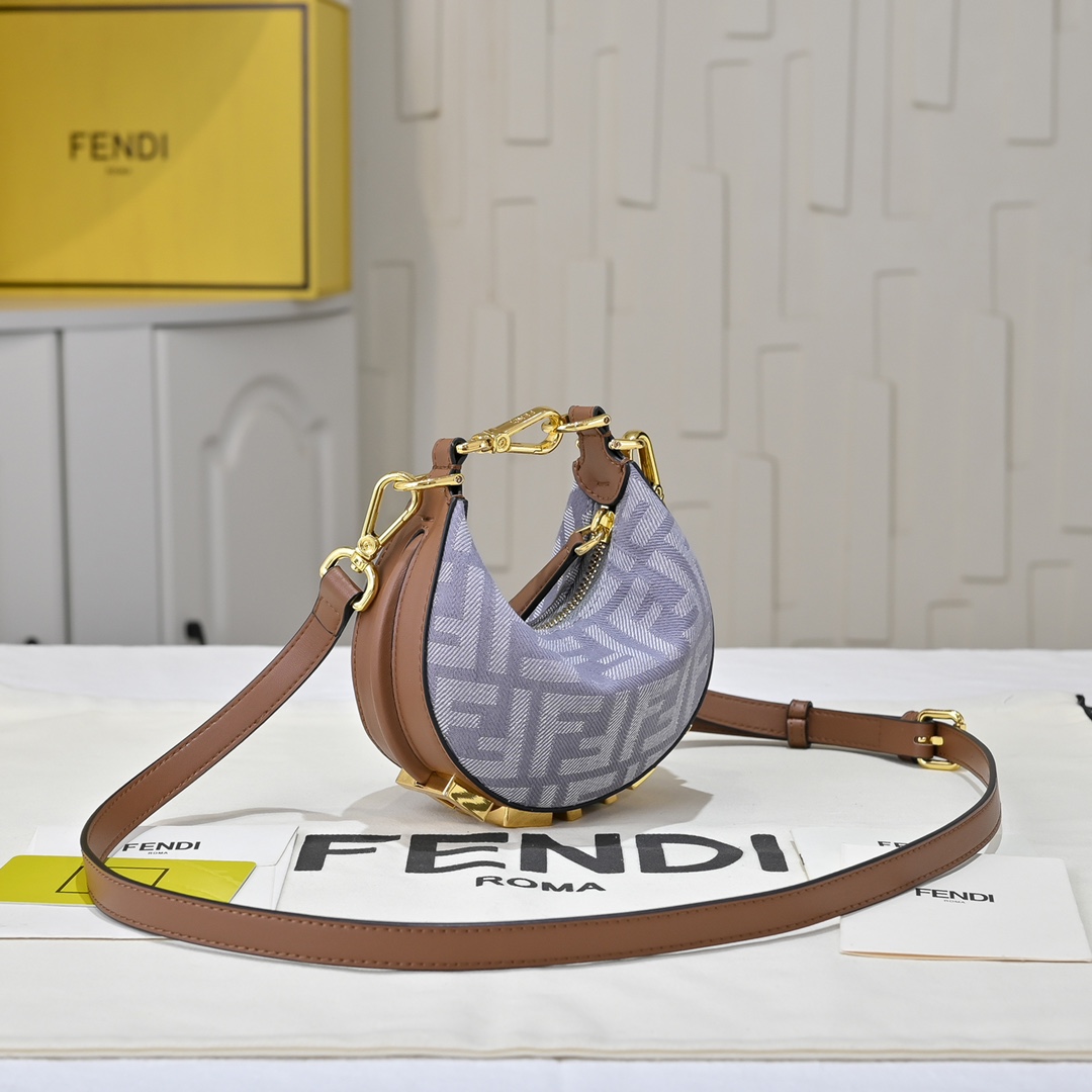 Fendi(フェンディ) 肩掛け バッグ 16x14x5cm