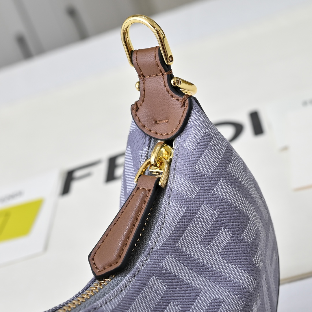 Fendi(フェンディ) 肩掛け バッグ 16x14x5cm