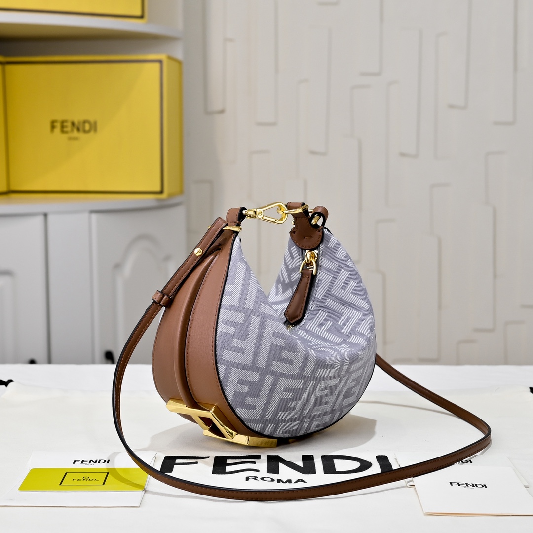 Fendi(フェンディ) 肩掛け バッグ 20x13x7cm