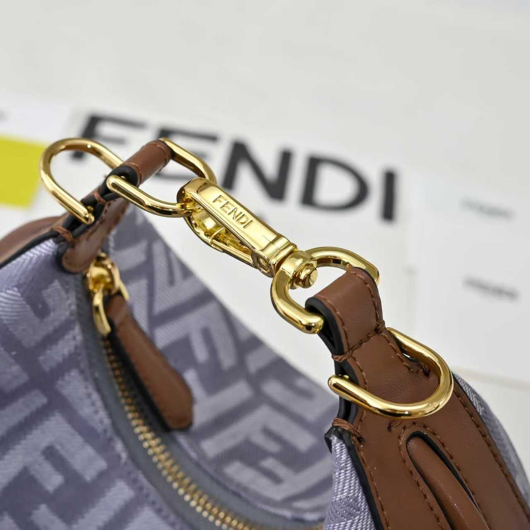 Fendi(フェンディ) 肩掛け バッグ 20x13x7cm