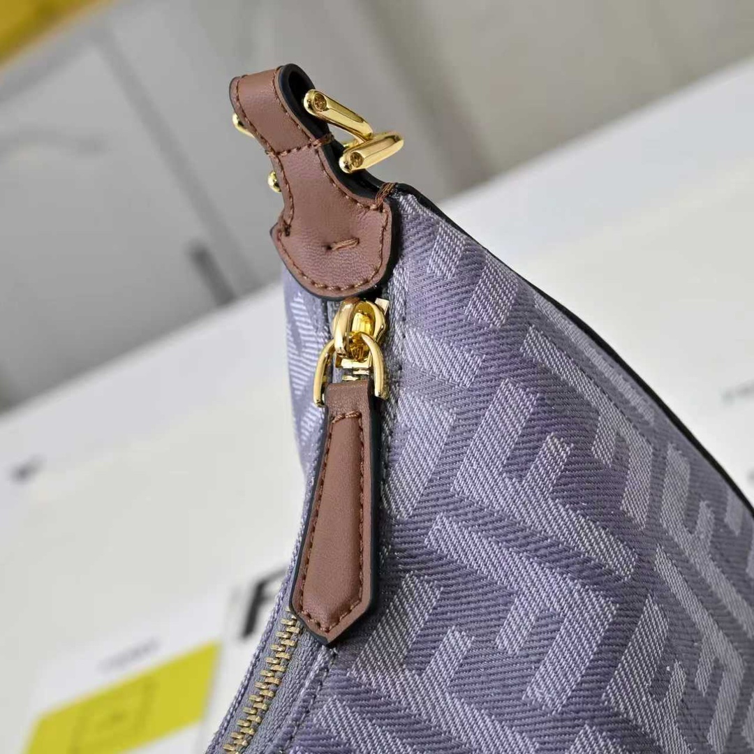 Fendi(フェンディ) 肩掛け バッグ 20x13x7cm