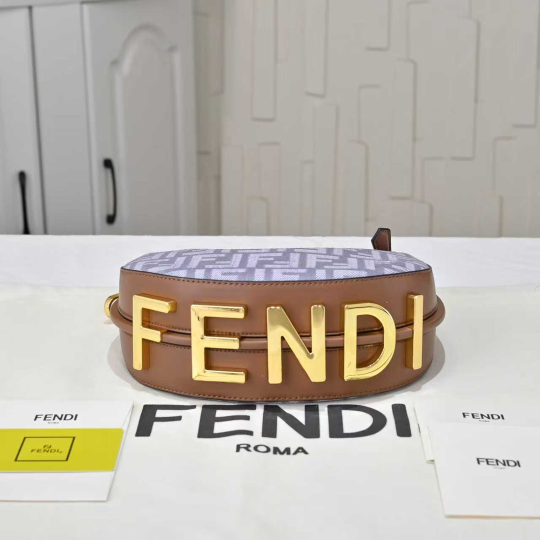 Fendi(フェンディ) 肩掛け バッグ 20x13x7cm
