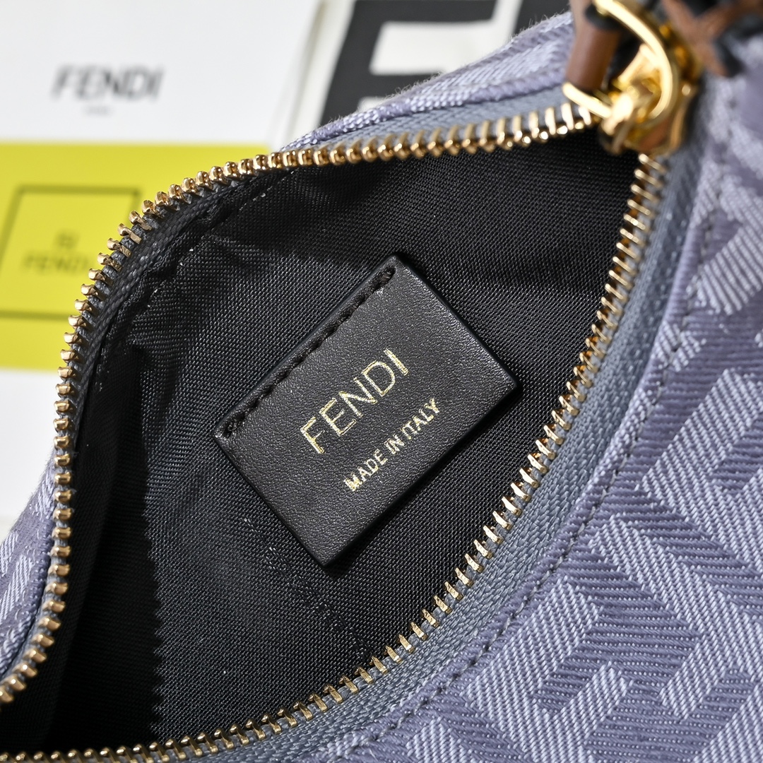 Fendi(フェンディ) 肩掛け バッグ 20x13x7cm