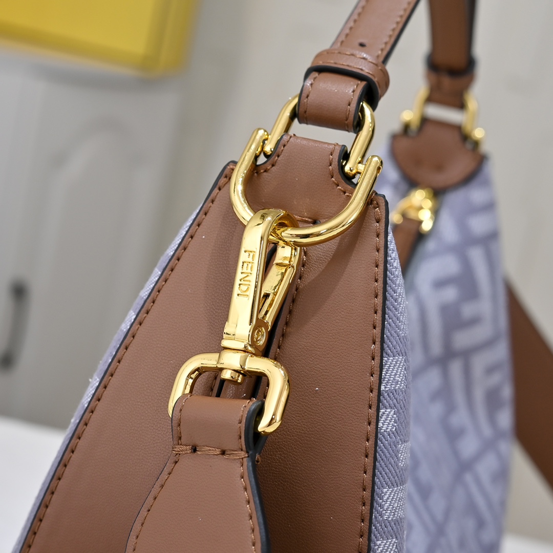 Fendi(フェンディ) 肩掛け バッグ 29x24x10cm