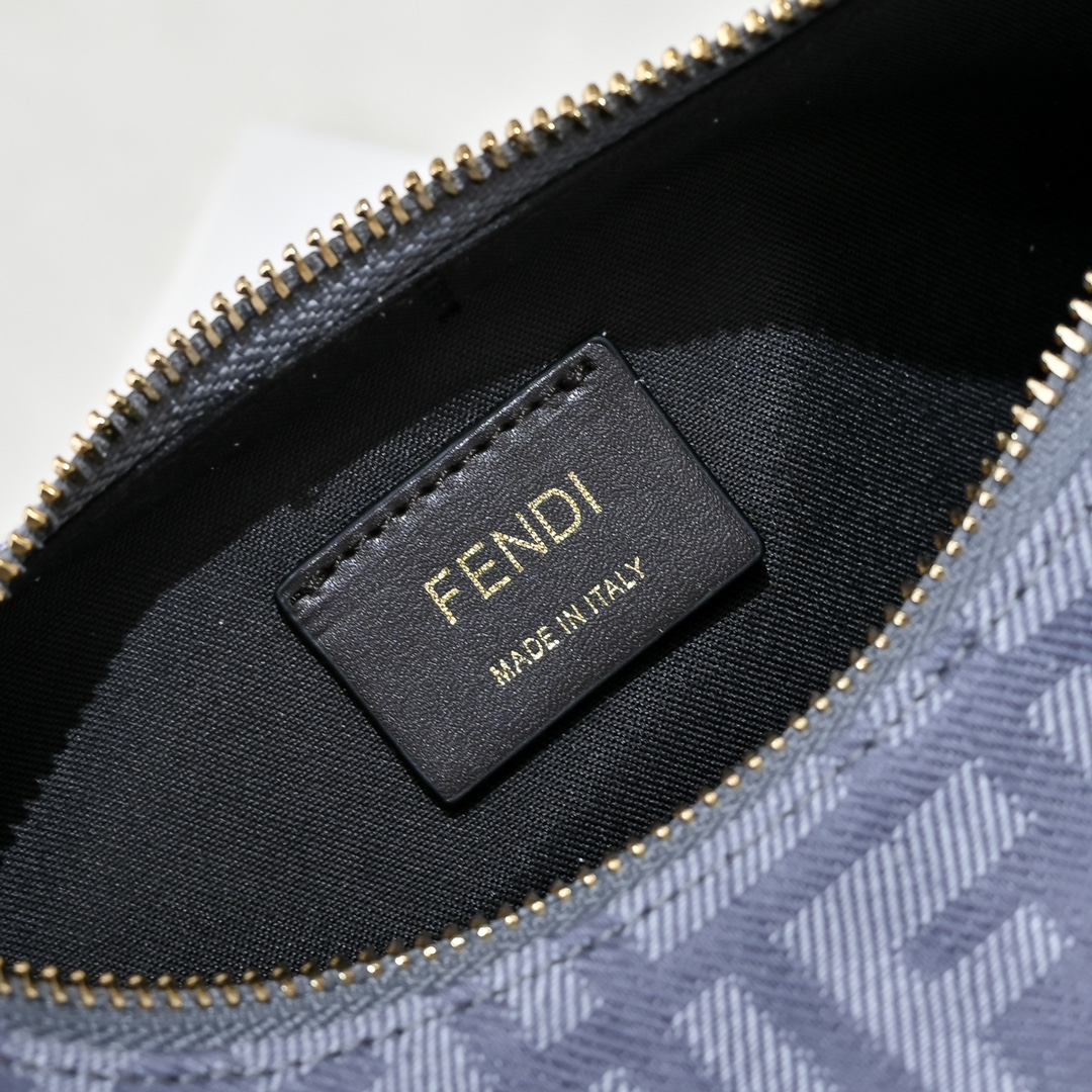 Fendi(フェンディ) 肩掛け バッグ 29x24x10cm