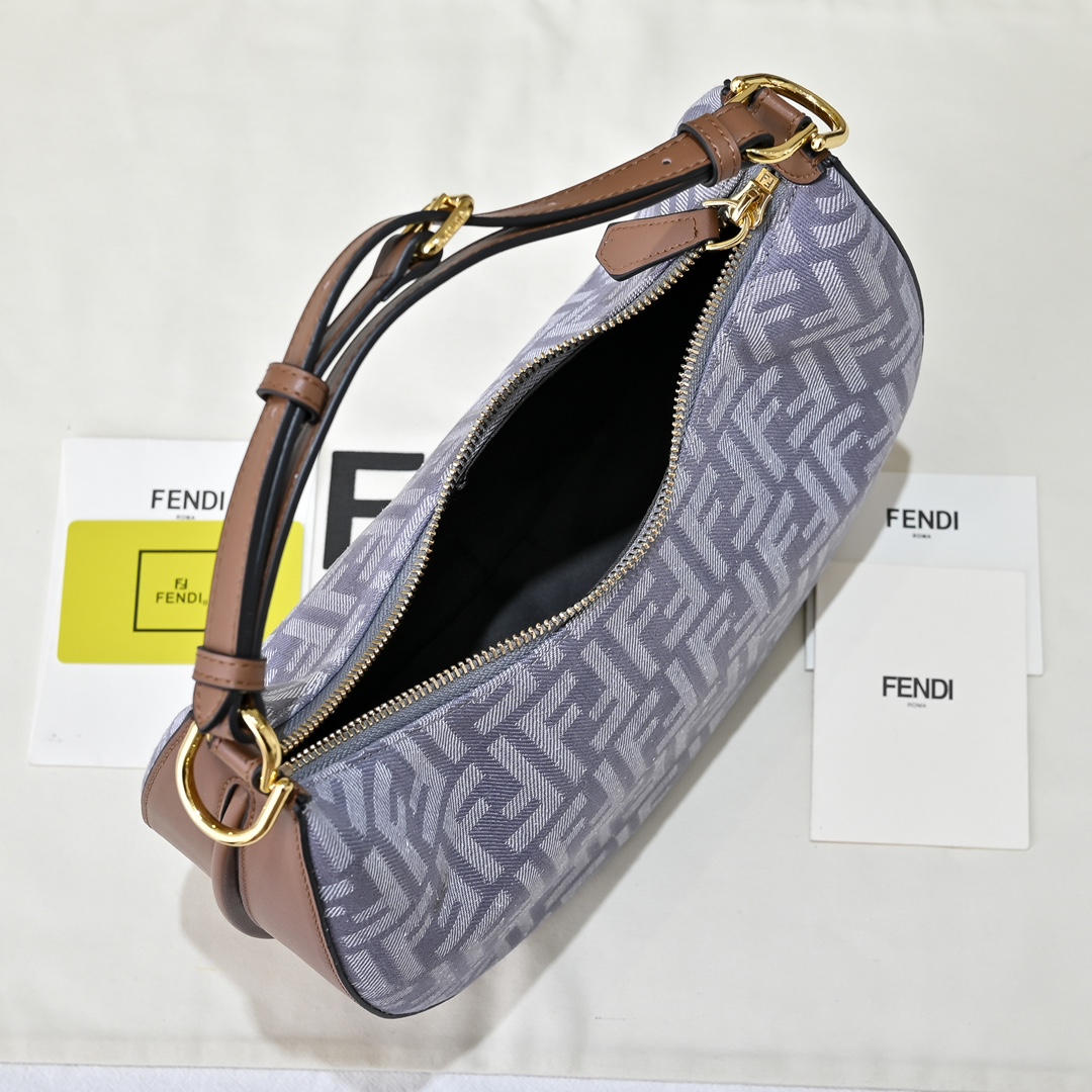 Fendi(フェンディ) 肩掛け バッグ 29x24x10cm