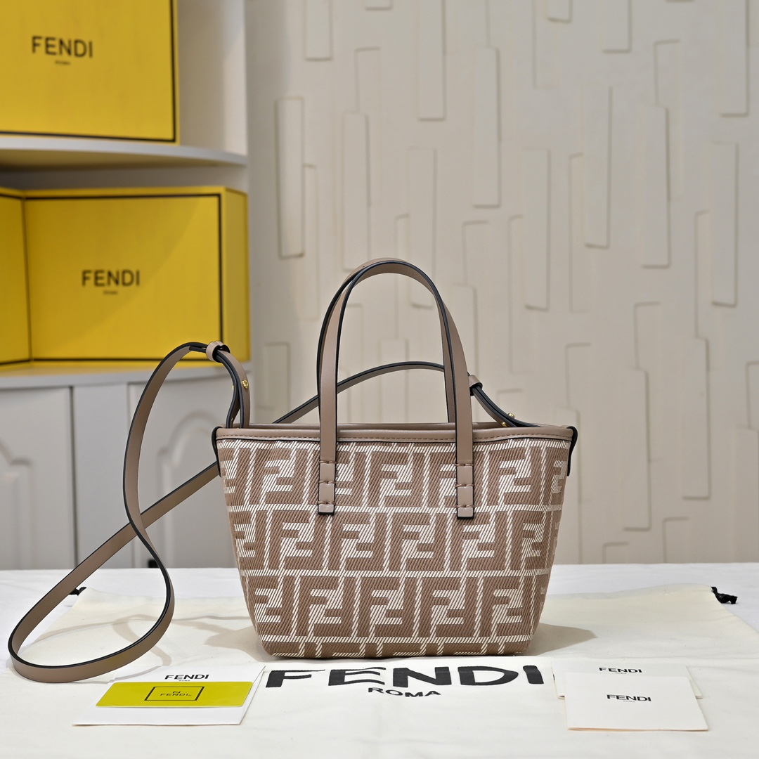 Fendi(フェンディ) かご バッグ 23x19.5x15cm