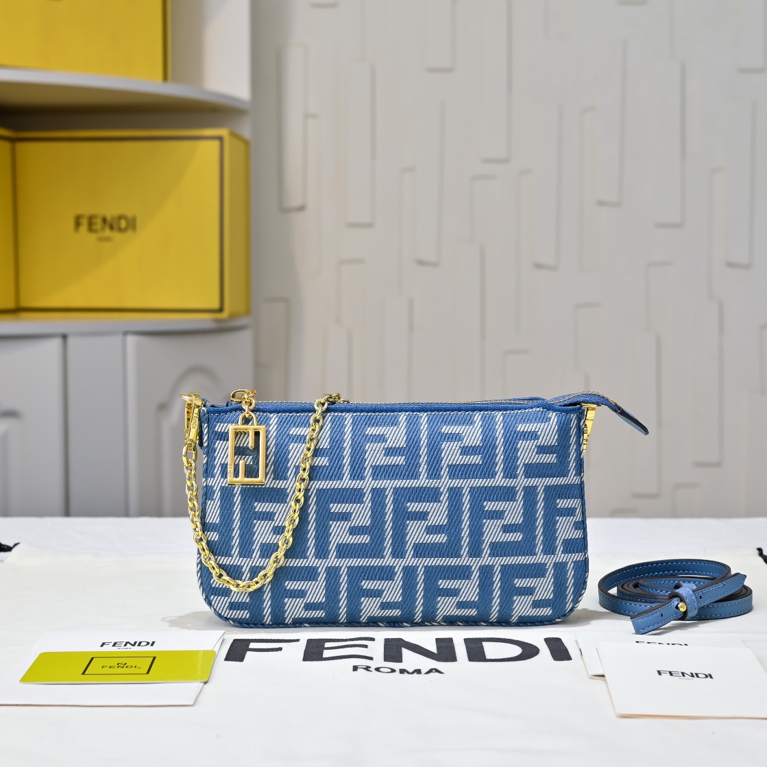 Fendi(フェンディ) 斜 めがけ バッグ 20x3x12cm