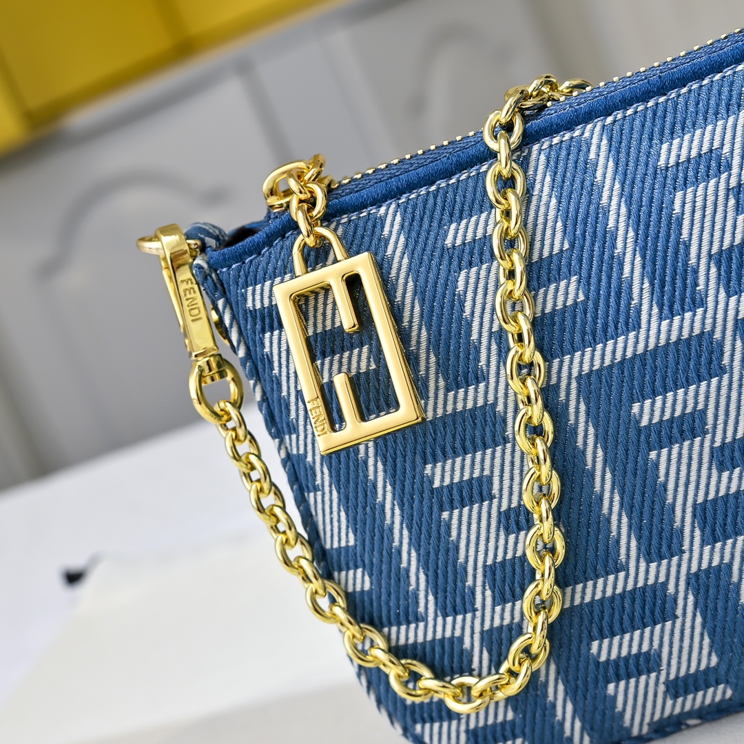 Fendi(フェンディ) 斜 めがけ バッグ 20x3x12cm